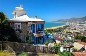 zeezicht villa te koop nabij Cleopatra-strand