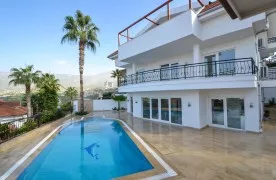 Luxueus 4+2 villa met Zee en berg uitzichten in Alanya