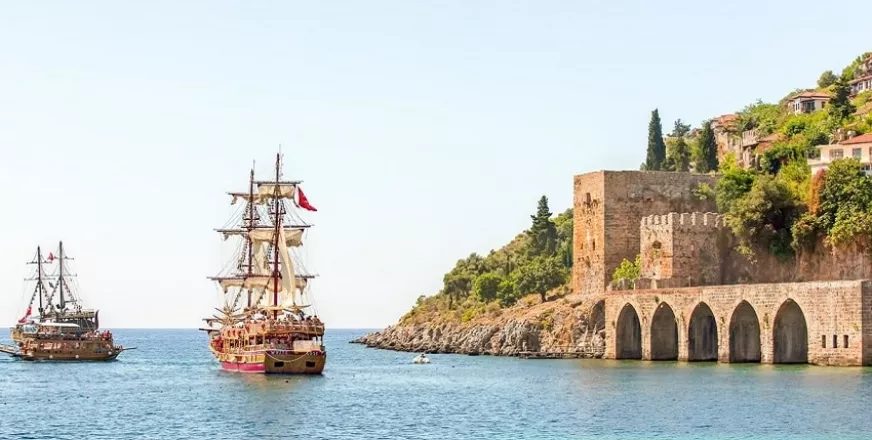 Alanya'da Unutulmaz Tekne Turları Deneyimi