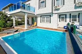 Gemeubileerd 3+1 villa met Privé Zwembad te koop in Turkler