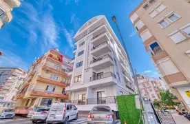 Gloednieuw 1+1 Appartement te koop in centrum van Alanya