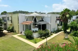 Volledig gemeubileerd villa te koop in een complex in Kemer Çamyuva