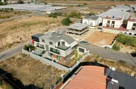 Ruim 5+1 Twin villa te koop in Antalya, dicht bij Zee