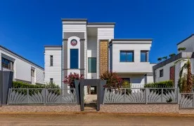 4+1 Duplex villa te koop in Aksu met privétuin & Zwembad