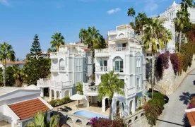 Ruim 4+2 triplex villa met Zwembad in Konakli Alanya