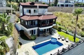 Gemeubileerd 4+2 Vrijstaand triplex villa Verkoop in Bektas Alanya