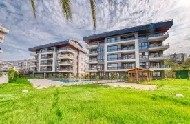Ruim 5+2 Appartement te koop in Alanya Oba whit Zwembad