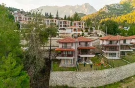 Ruim 3+2 triplex villa met berg uitzichten in Konyaaltı