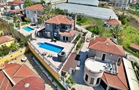 4 kamer Gemeubileerd villa te koop in Alanya Mahmutlar