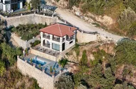 Gemeubileerd 3+1 villa te koop in Alanya Kargicak