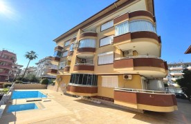 Gemeubileerd 4+1 Appartement te koop in Alanya Oba