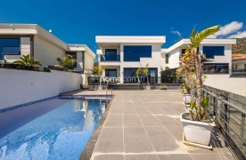 Luxe 5+1 Vrijstaande villa te koop in Alanya Kizilcasehir