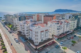 Gemeubileerd 2+1 Appartement te koop in Alanya Oba, 50 m² to Strand