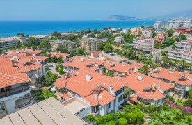 Gemeubileerd 4-Story villa te koop in Kestel, Alanya
